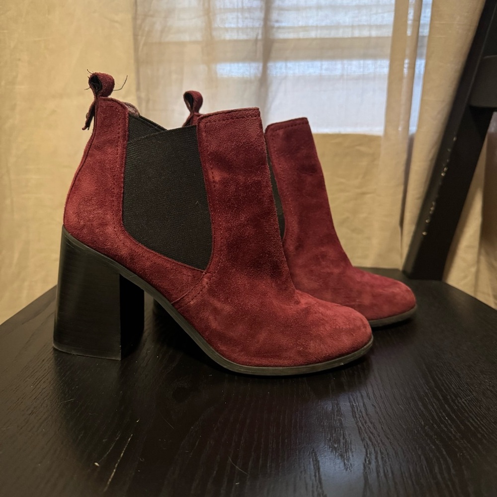 BP Women’s Size 7 Burgundy Heeled Suede Boots
